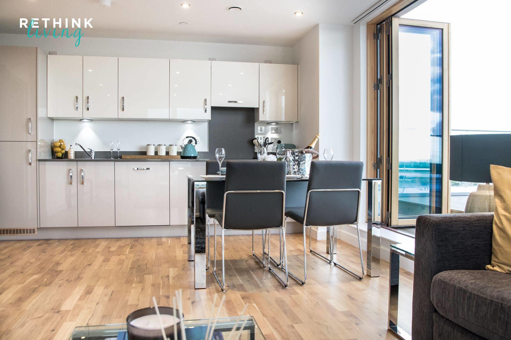 The Penthouse At Hewitt Hotel Рединг Екстериор снимка