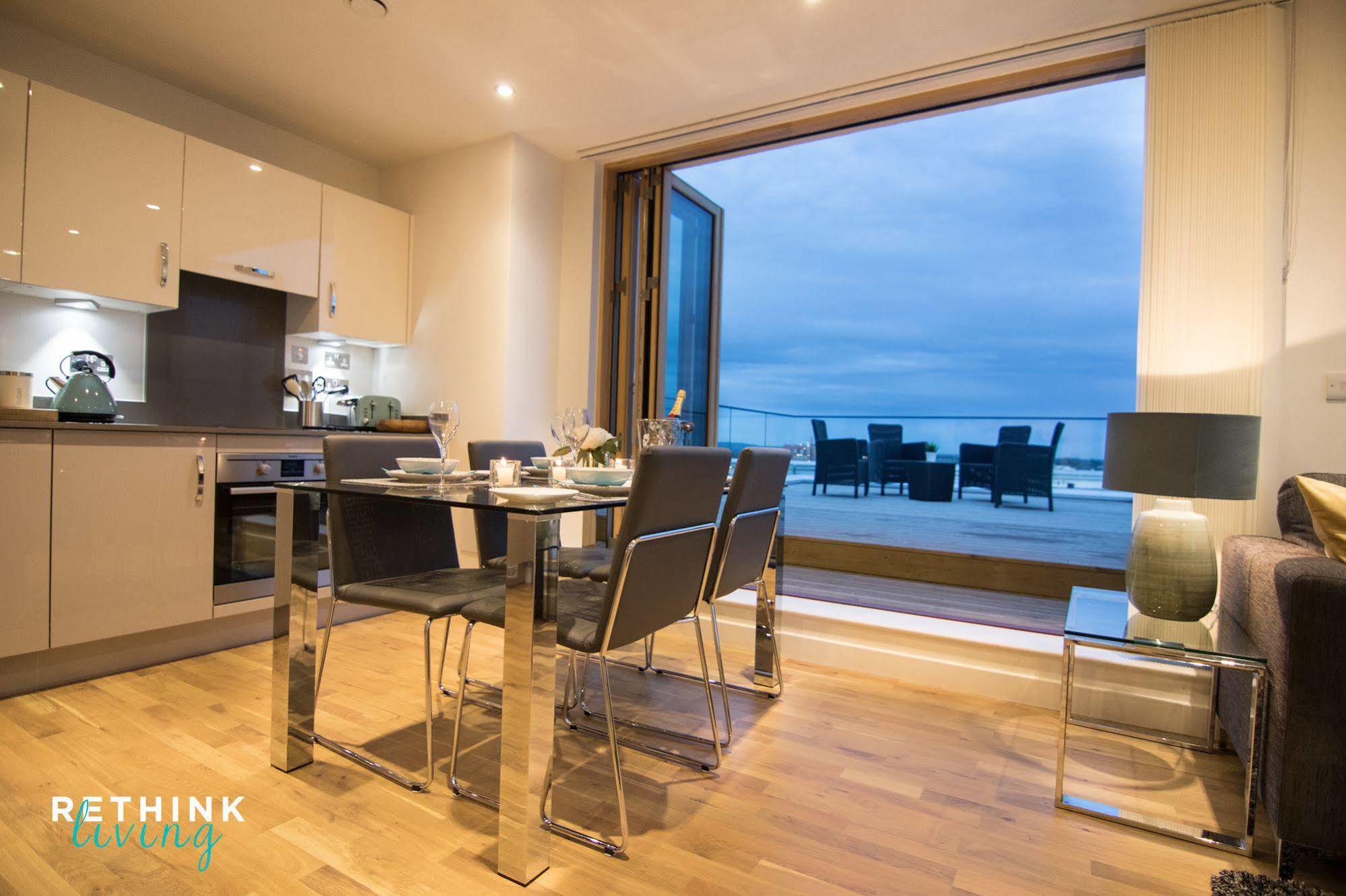 The Penthouse At Hewitt Hotel Рединг Екстериор снимка