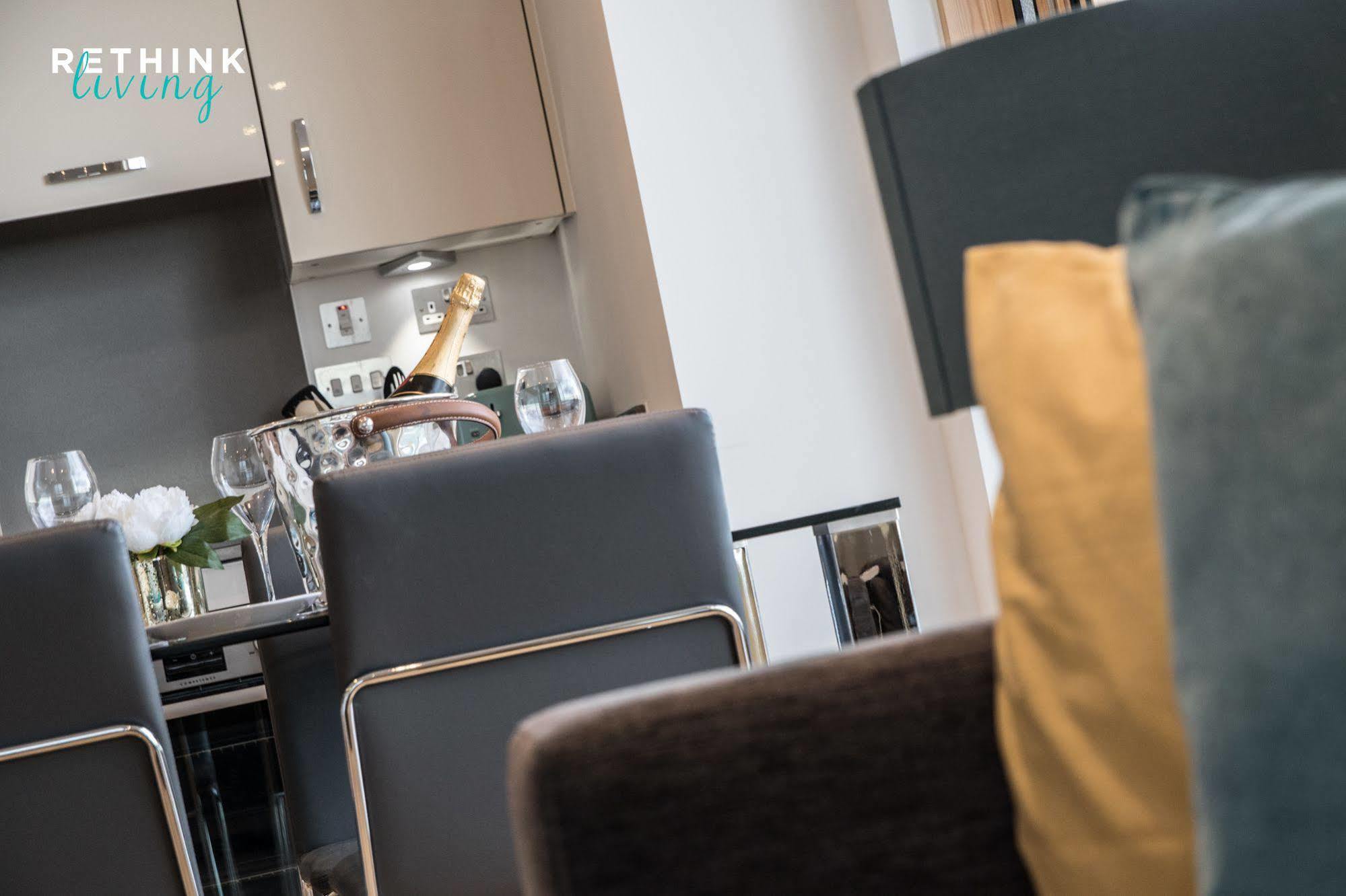 The Penthouse At Hewitt Hotel Рединг Екстериор снимка